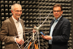 Die Professoren Uwe Meier und Jürgen Jasperneite vom inIT gehen mit Zuversicht in die neue Entwicklung