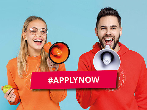 Apply now to study at TH OWL! Young woman and young man with megaphone in their hands