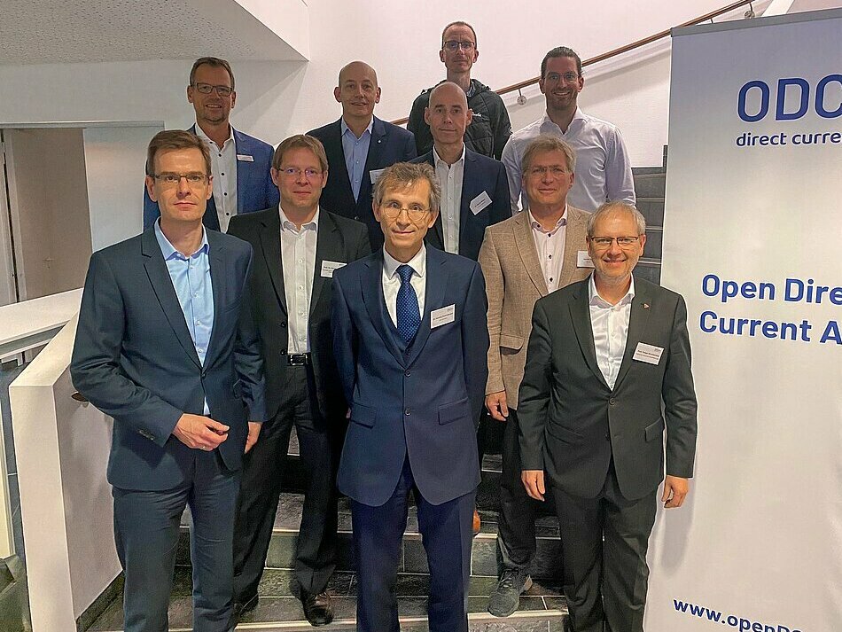 Der Vorstand der ODCA: von vorne links nach rechts: Dr. Jan Stefan Michels (Stellv. Vorsitzendender, Weidmüller), Dr. Hartwig Stammberger (Vorsitzender, Fa. Eaton Industrie), Prof. Dr. Holger Borcherding (TH OWL); nicht im Bild: Dr. Lutz Steiner (Lenze SE)