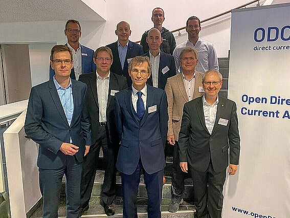 Der Vorstand der ODCA: von vorne links nach rechts: Dr. Jan Stefan Michels (Stellv. Vorsitzendender, Weidmüller), Dr. Hartwig Stammberger (Vorsitzender, Fa. Eaton Industrie), Prof. Dr. Holger Borcherding (TH OWL); nicht im Bild: Dr. Lutz Steiner (Lenze SE)