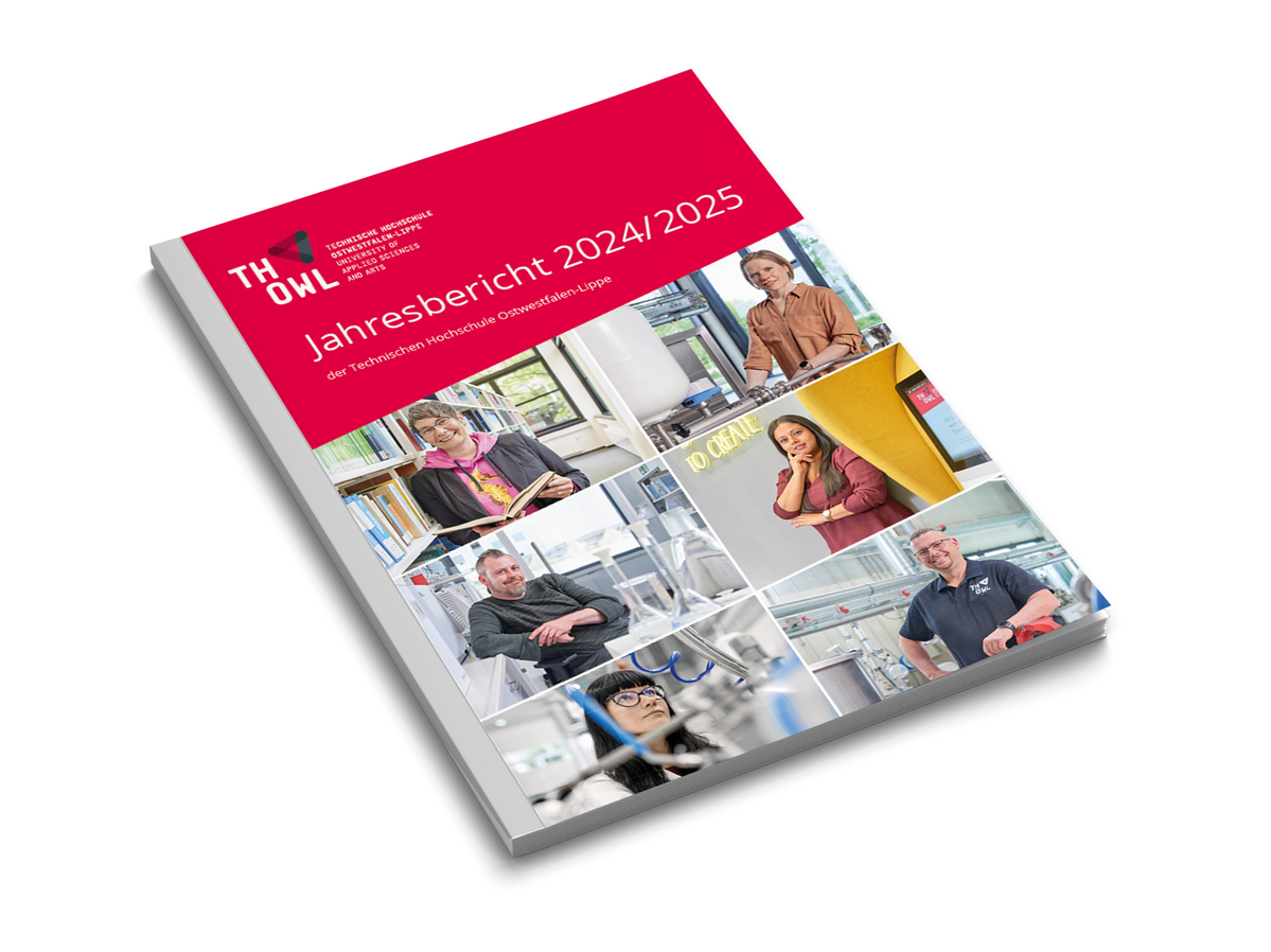 Foto zeigt die gebundene Ausgabe des Jahresberichts der TH OWL 2024/2025.