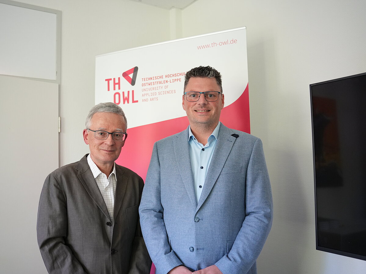 Brückenbauer zwischen Theorie und Praxis: Neuer Professor für Holz- und Massivbau an der TH OWL