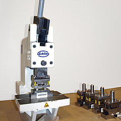 Stanz- und Prägewerkzeug Stanz- und Prägewerkzeug