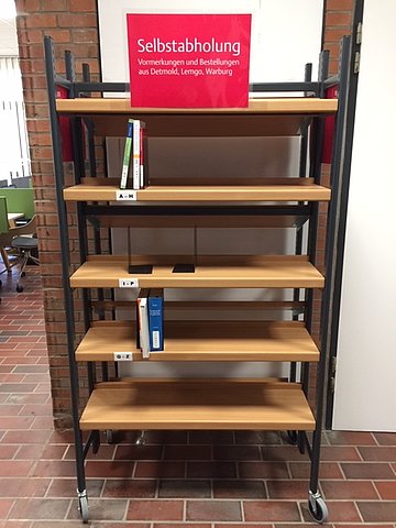 Selbstabholregal in der Bibliothek Höxter
