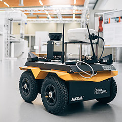 intelligenter Roboter in einer Fabrik