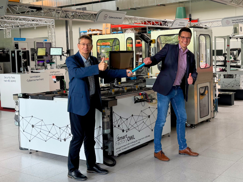 Staffelübergabe am inIT: Professor Dr. Henning Trsek übernimmt die ...