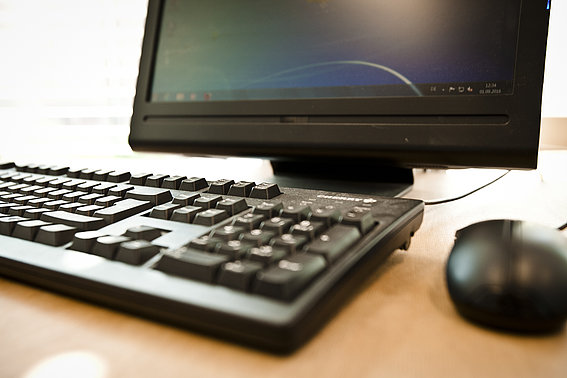 Seriöse und thematisch passende Bewerbungs-E-Mails animieren zum öffnen von schadhaften E-Mail-Anhängen (Goldeneye Ransomware).