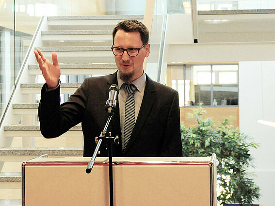 Tobias Schmohl am Rednerpult