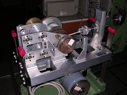 Experiment: balancing of masses of the first and second order carried out on a single-cylinder drive module