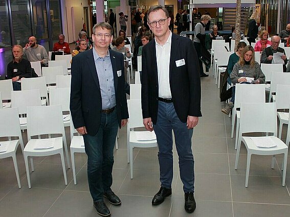 The head physician of the Clinic for Neurology and Neurogeriatrics at Klinikum Lippe, Professor Dr. med. Christoph Redecker, and Professor Dr.-Ing. Volker Lohweg, head of the Institute Industrial IT (inIT)