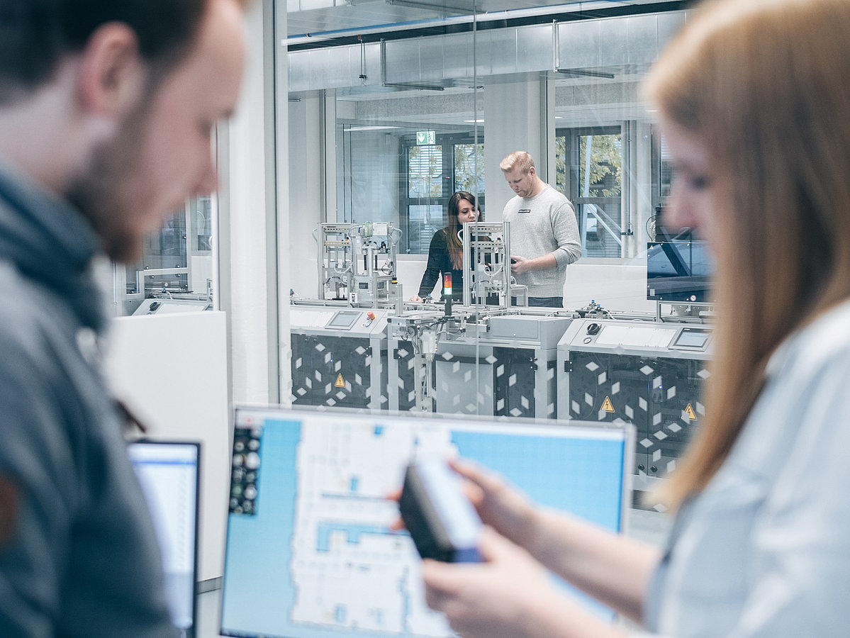 Studierende des Digitalisierungsingenieurwesens Studierende des Digitalisierungsingenieurwesens