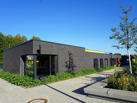 Die neue Innovation Campus Kita auf dem Innovation Campus Lemgo von außen.