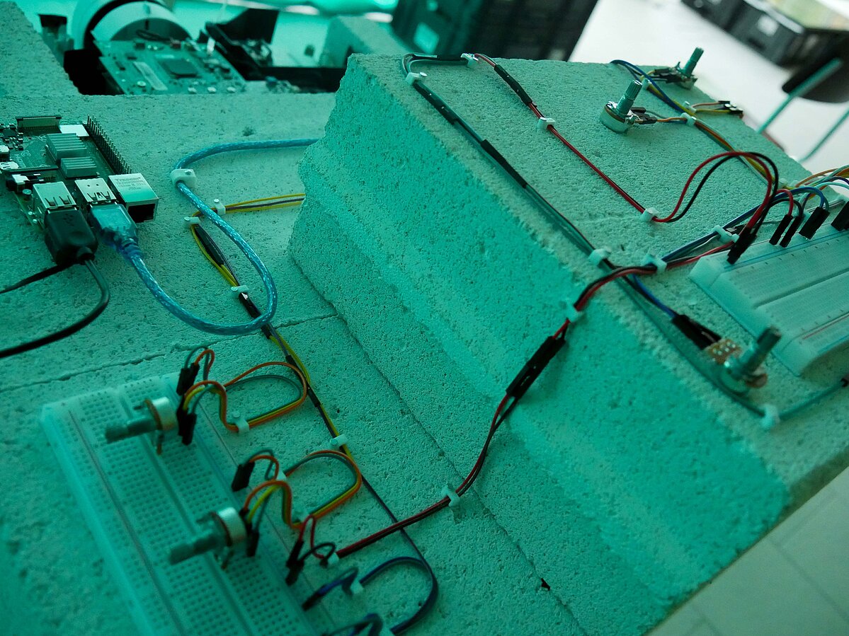 offengelegtes elektronisches Bauteil