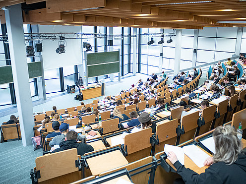 Studierende im Hoersaal Studierende im Hoersaal