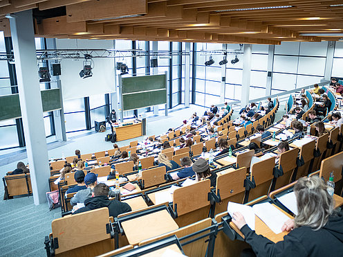 Studierende im Hoersaal Studierende im Hoersaal