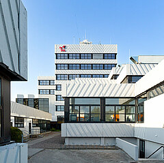 Seitenansicht Hauptgebäude