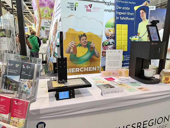 Foto: Am Stand der Genussregion OWL auf der Grünen Woche Berlin war auch die TH OWL vertreten.