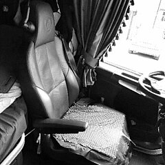 Dynamic sitting at driver's workspace