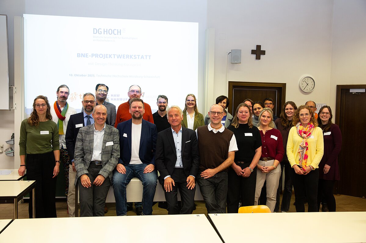 Gruppenbild der BNE-Projektwerkstatt am 10.10.2025 in Würzburg. Foto: THWS/Patrick Daratha.