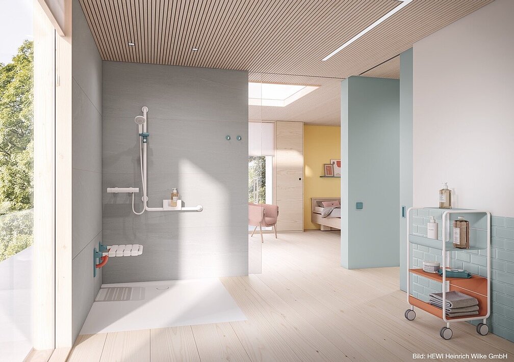 Atmosphärische Visualisierung eines Wohnraums und Bads mit Hewi Produkten darin