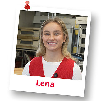 Polaroidfoto von Lena in einer Lehrküche.