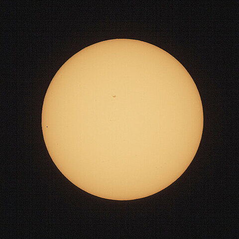 Aufnahme der Sonne mit Merkurtransit und Sonnenflecken vom 09.05.2016.