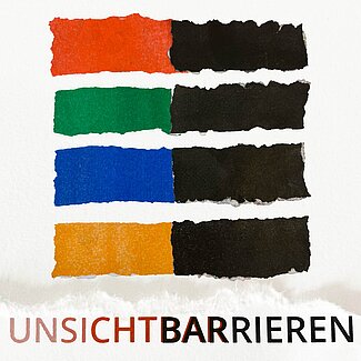 Grafik: Vier Balken aus Papier gerissen. Die rechte Hälfte der Balken jeweils schwarz, die linke farbig. Erster in rot, zweiter in grün, dritter in blau, vierter in gelb-orange. Darunter Schriftzug "UNSICHTBARRIEREN", bei dem sich das rote Wort Unsichtbar und das schwarze Wort Barrieren so überschneiden, dass "bar" jeweils übereinander liegt.
