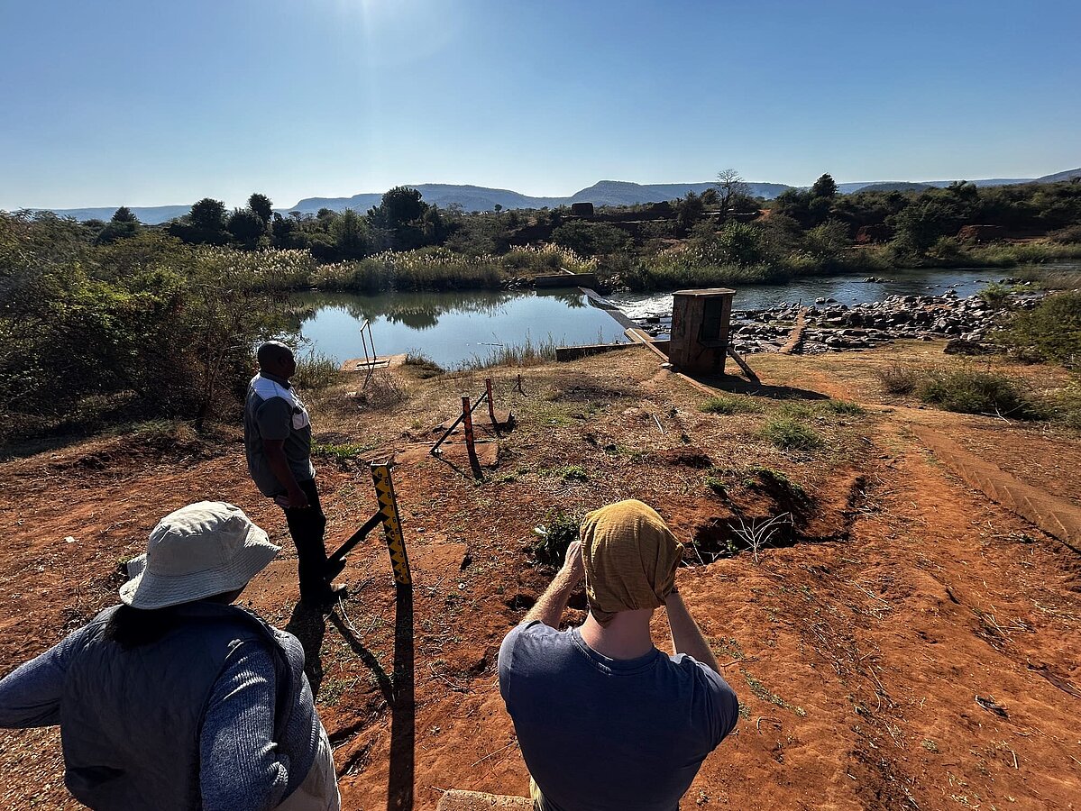 Mit Schlauchboot, GPS-Drohne und einer großen Portion Abenteuerlust