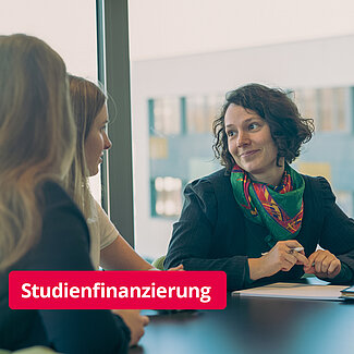 Stipendium, Nebenjob oder BAföG? Hier findest du hilfreiche Infos zur Finanzierung deines Studiums.