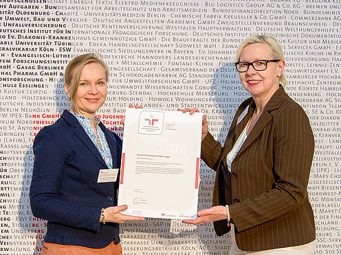 2014 Hochschule OWL erhält Zertifikat zum audit Familiengerechte Hochschule 2014 Hochschule OWL erhält Zertifikat zum audit Familiengerechte Hochschule