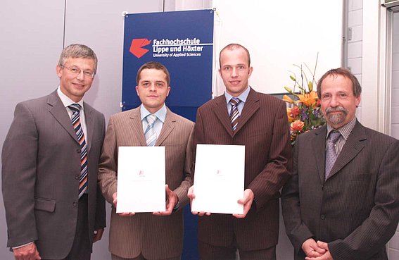 Grafik: Peter-Gläsel-Preis-2006 mit (v. l.) Prof. Dr. Volker Herzig, Eugen Balzer, Christian Kortüm und Prof. Tilmann Fischer
