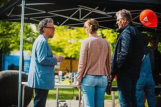 Anregende Gespräche auf dem Campus in Detmold.
