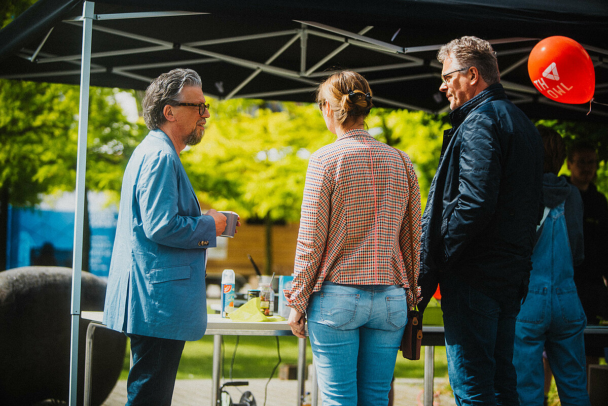 Anregende Gespräche auf dem Campus in Detmold.