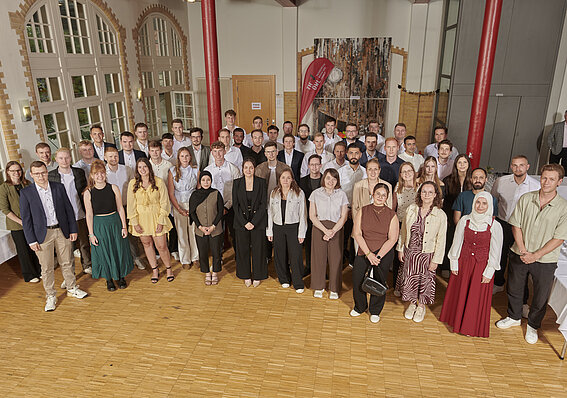 Gruppenbild der Absolventen und Absolventinnen