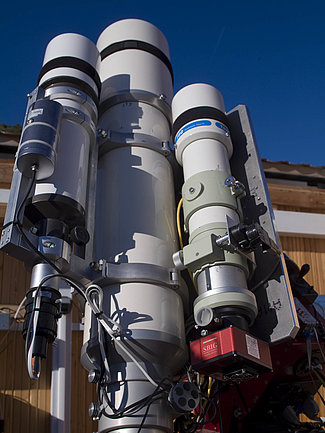 Unsere Teleskope und Kameras am Remote-Standort in der Rolldach-Hütte. Unsere Teleskope und Kameras am Remote-Standort in der Rolldach-Hütte.