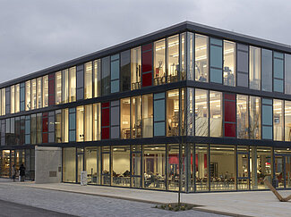 Das Gebäude "Der Riegel" am Campus Detmold.
