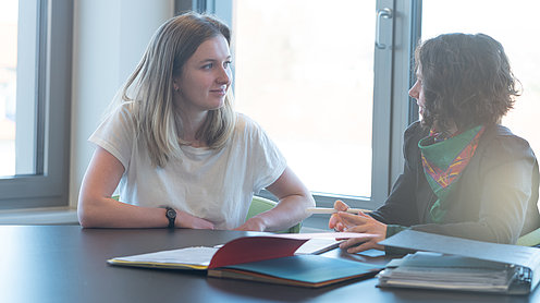 Studierende wird beraten