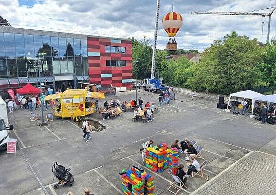 Luftbild mit der Ansicht auf die Laborhalle