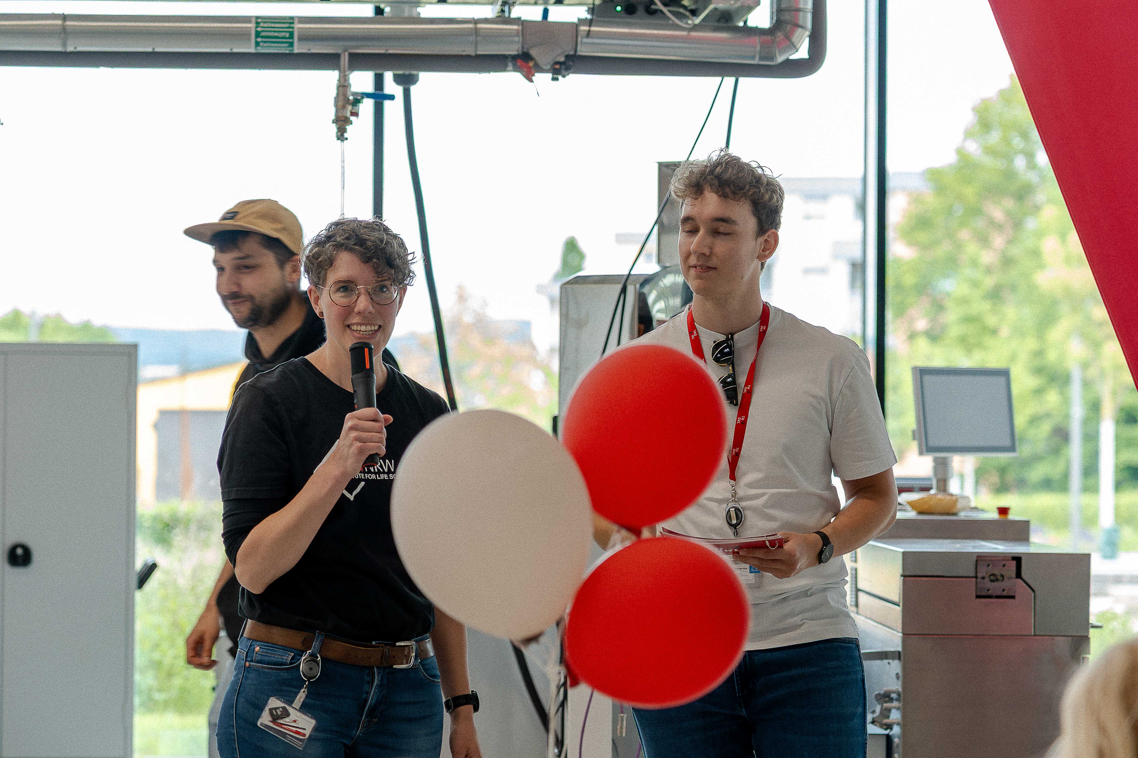 Im Rahmen der Campusführung erhalten Besucherinnen und Besucher Einblicke in die Forschung der Future Food Factory.